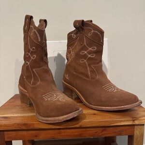MITU Brown Suede Western Style Boots